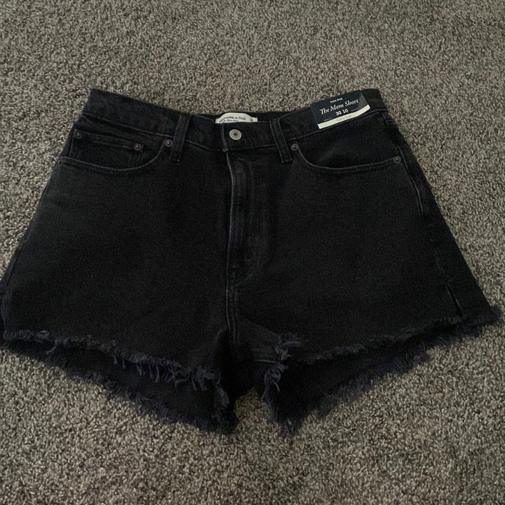 Abercrombie Black DENIM. Mom Short NWT